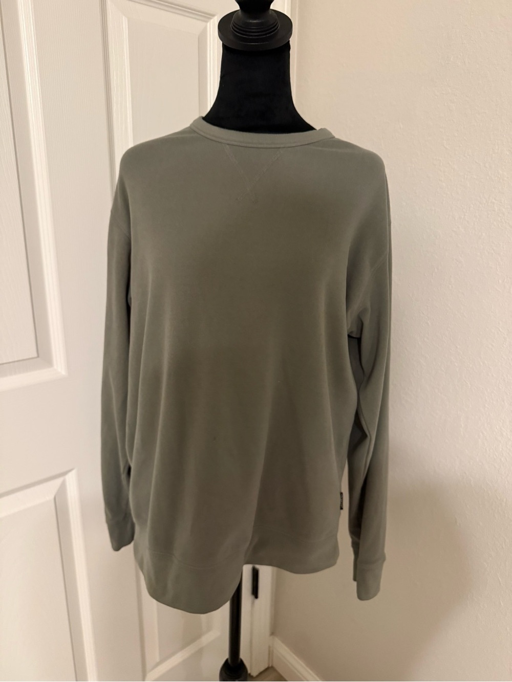Jachs Olive Crewneck Sweatshirt - Minimal Everyday Pullover